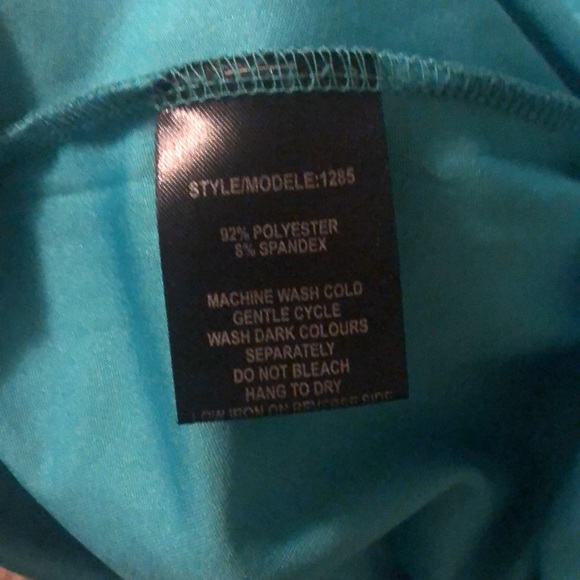 Turquoise tanktop with cutout - Picture 4 of 5